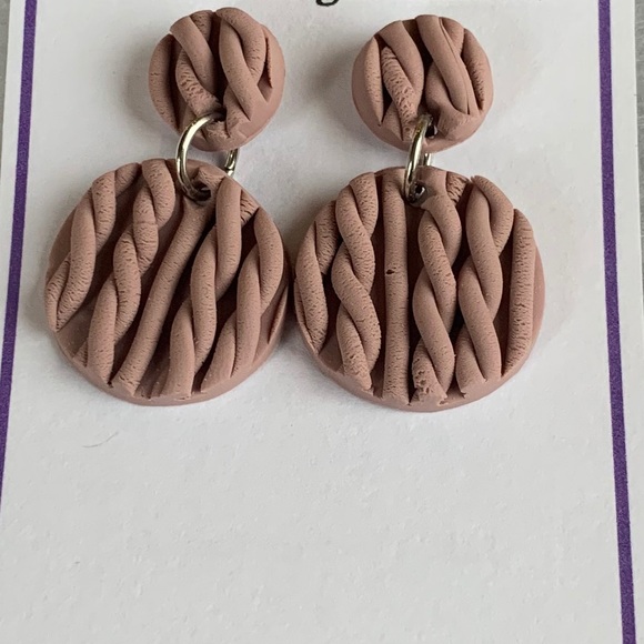 🧶 2/$25 Sweater Weather Earrings - Picture 3 of 3